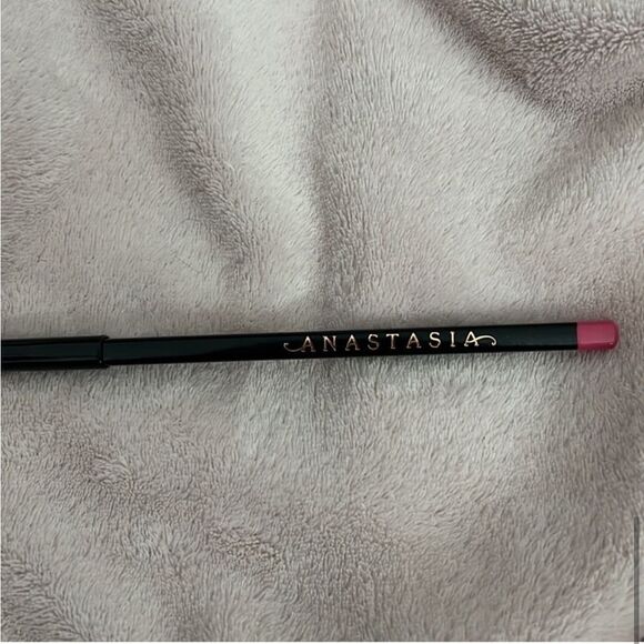 ANASTASIA BEVERLY HILLS- Lip Liner in Rose Dream - Picture 4 of 4